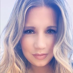 Meet your Posher, Cassandra